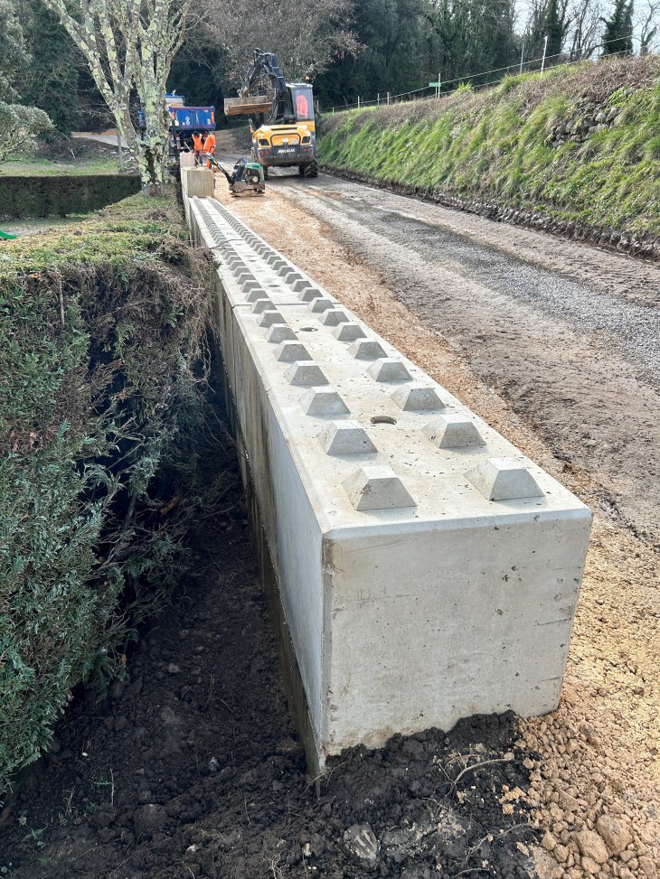 Construction d'un mur de soutnement au Camping Le Pequelet
